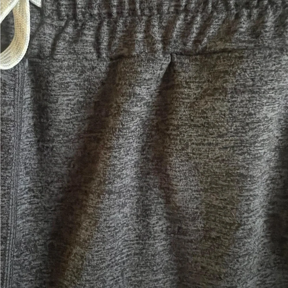 Vuori performance Charcoal Joggers - Picture 4 of 4